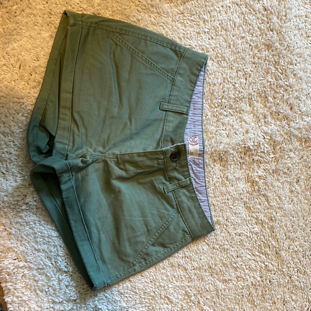 SO Brand green stretch dressy shorts